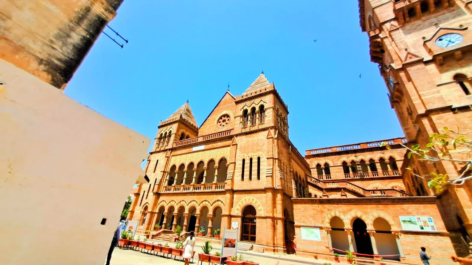 Aina Mahal
